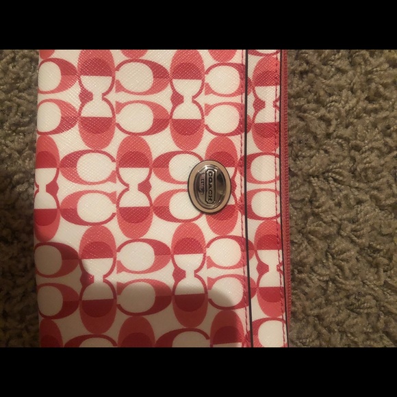 Coach pink wristlet purse or wallet, NWT & box - Picture 4 of 6